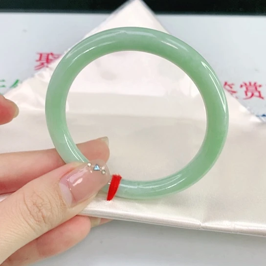 翡翠手镯未镶嵌天然翡翠A货497