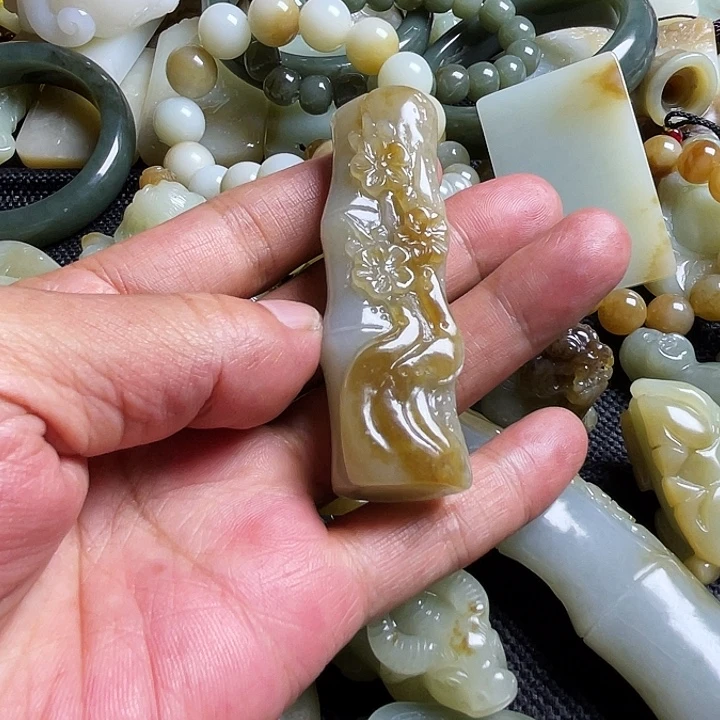 翻***起吊坠(不含链)未镶嵌和田玉