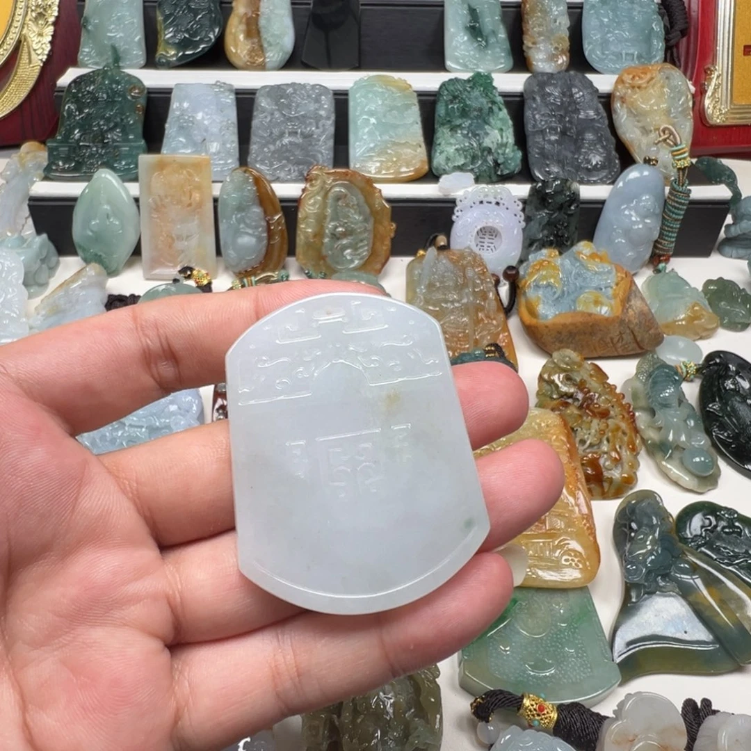 塞***造颈饰未镶嵌翡翠天然