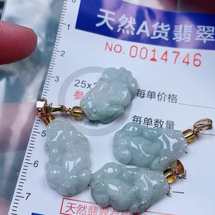 吊坠(不含链)未镶嵌翡翠