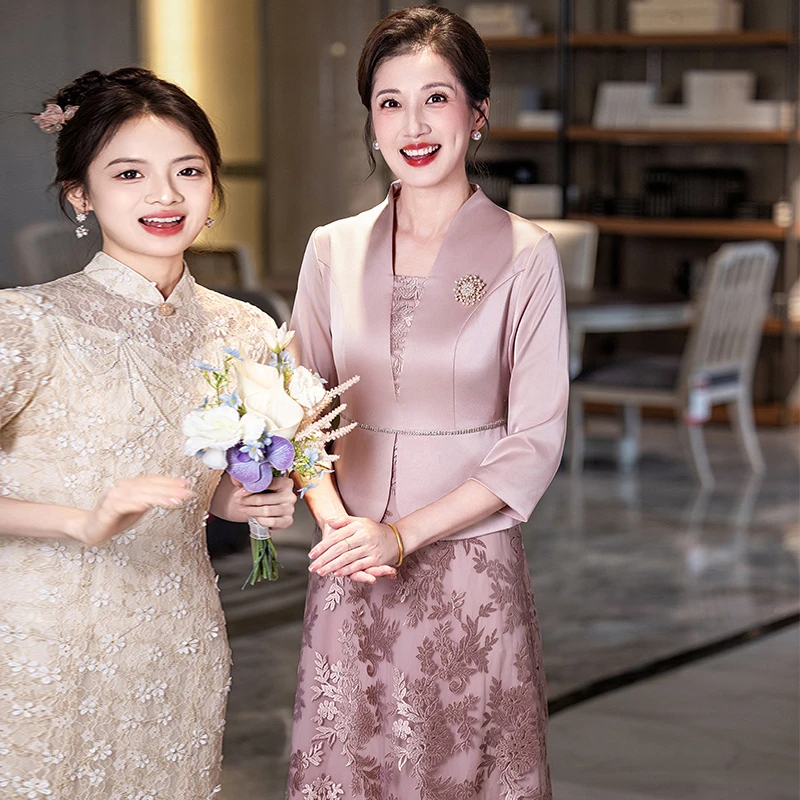 10月份结婚妈妈婚宴礼服年轻2025秋新款平时可穿喜婆婆粉色连衣裙