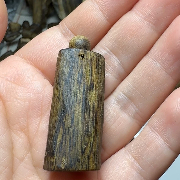 E***三木沉香奇楠挂件牌子