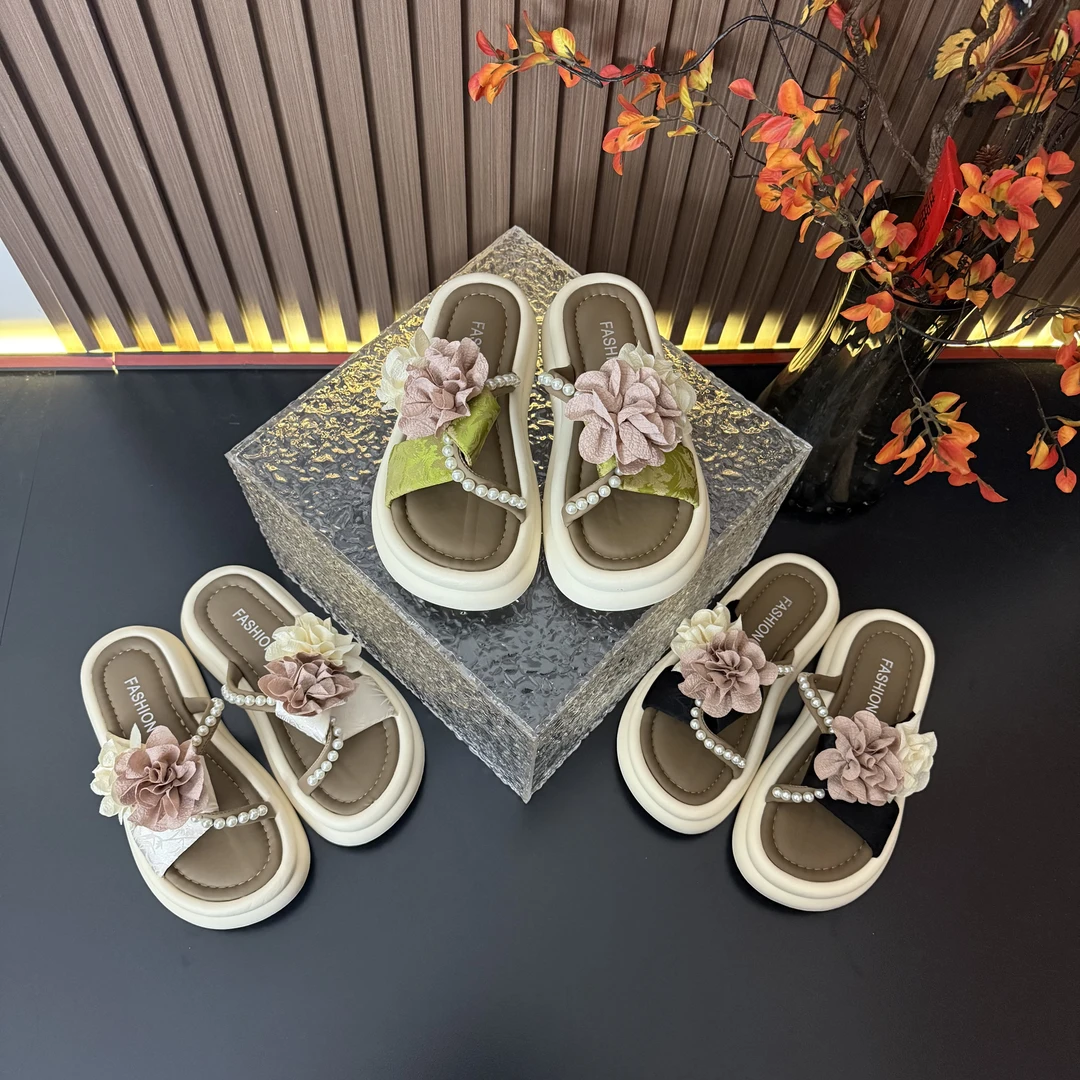 2025春夏新款时尚珍珠平底休闲高级法式爆款小众休闲外穿防滑拖鞋