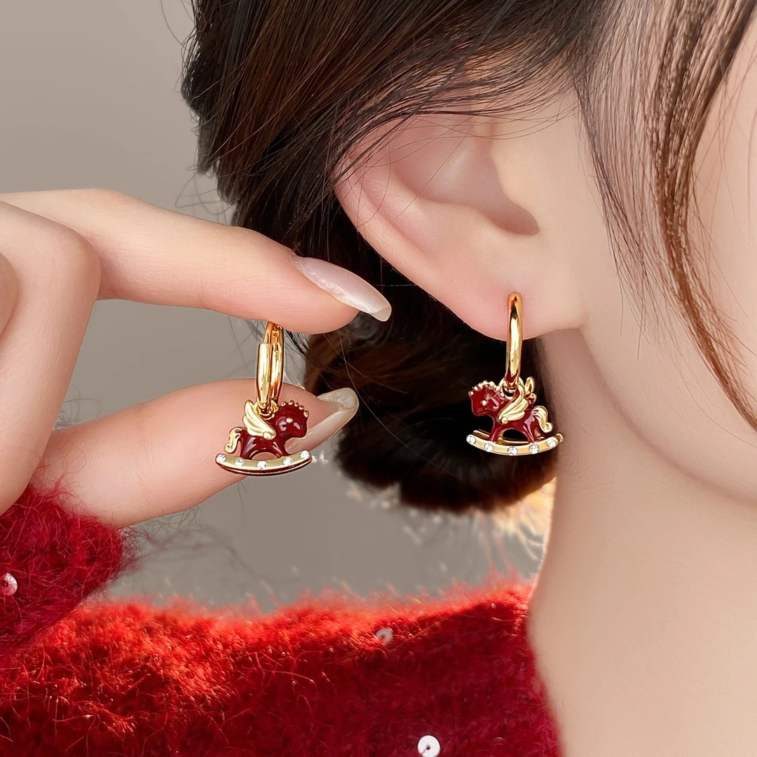 铜合金耳饰 红色生肖小马耳扣女款本命年轻奢高级感耳环新年耳饰