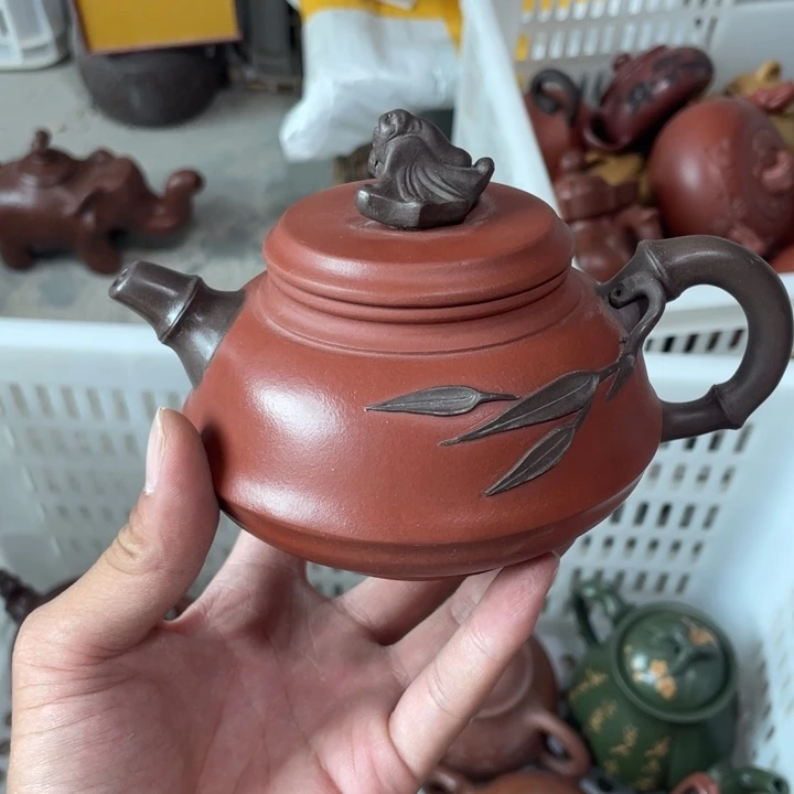 茶壶紫砂老厂紫砂壶一件。