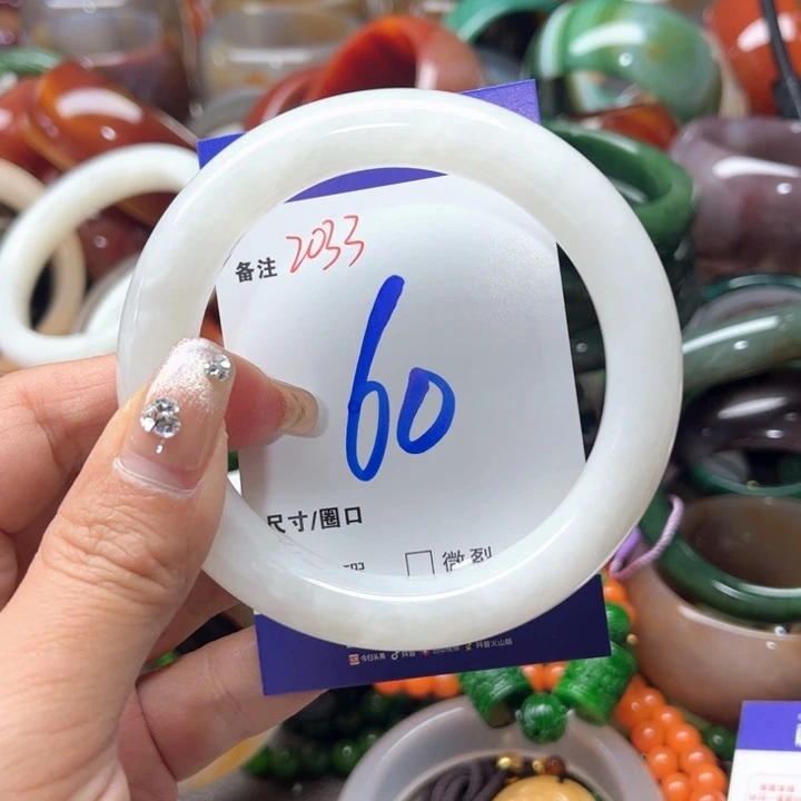 和田玉手镯未镶嵌英*