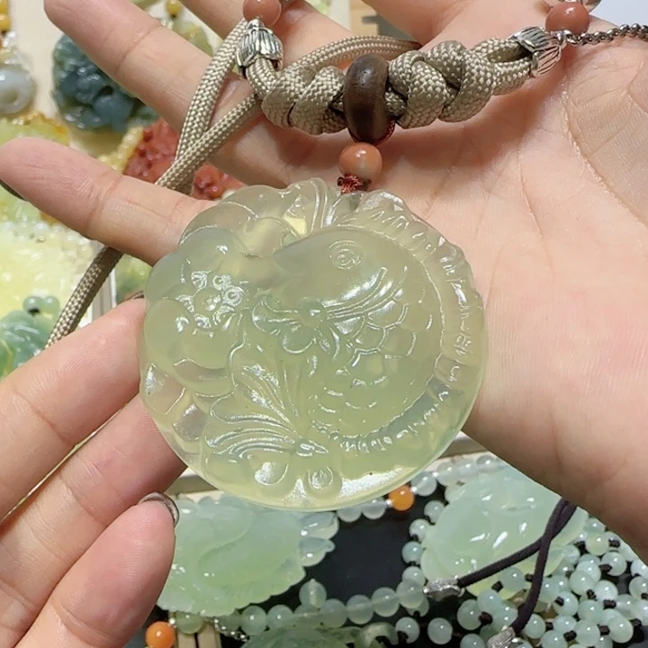 未镶嵌蛇纹石玉吊坠