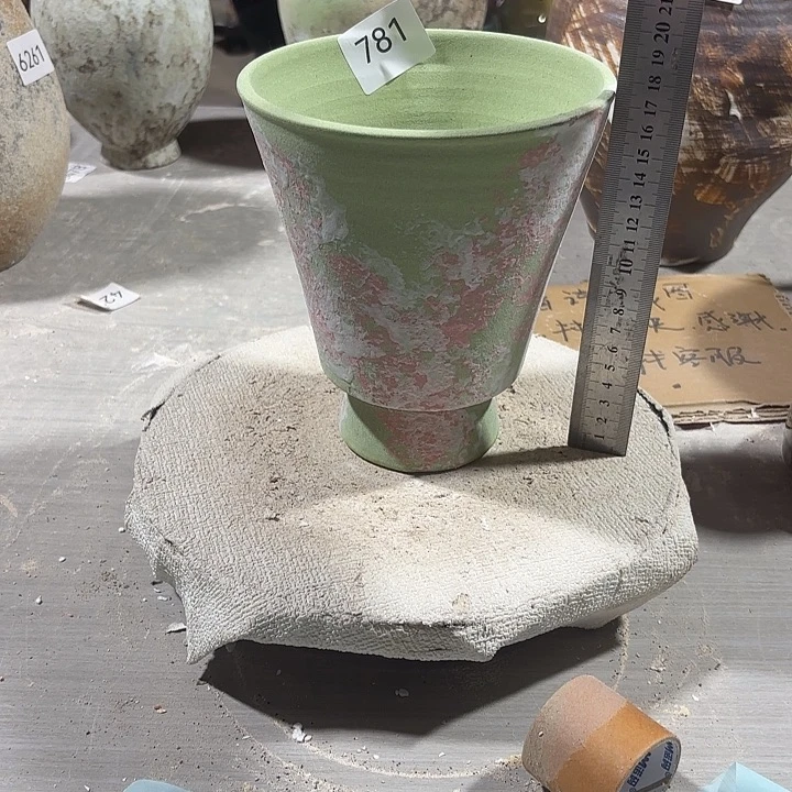 陶摆件高17，口14，有孔，781