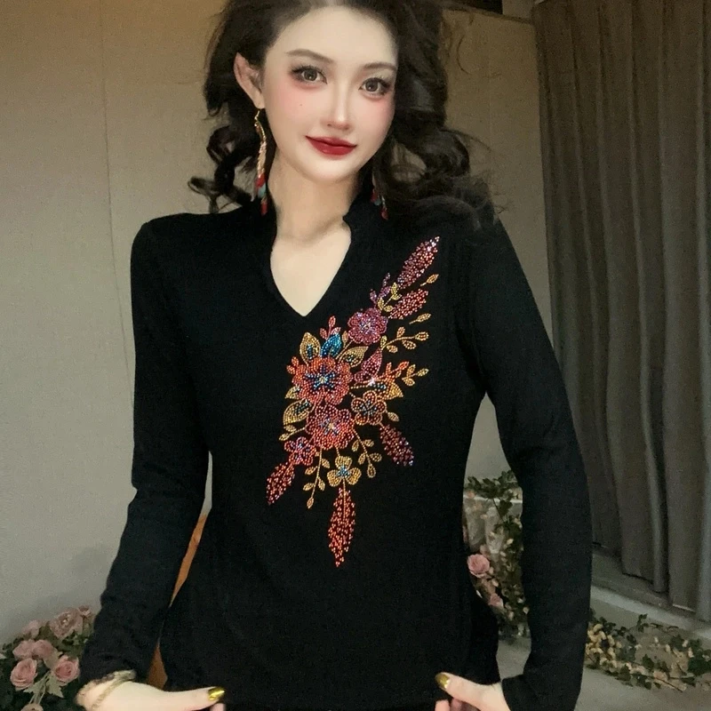 【秋季新款】V领新中式富贵花洋气时尚烫钻长袖T恤打底衫女8012