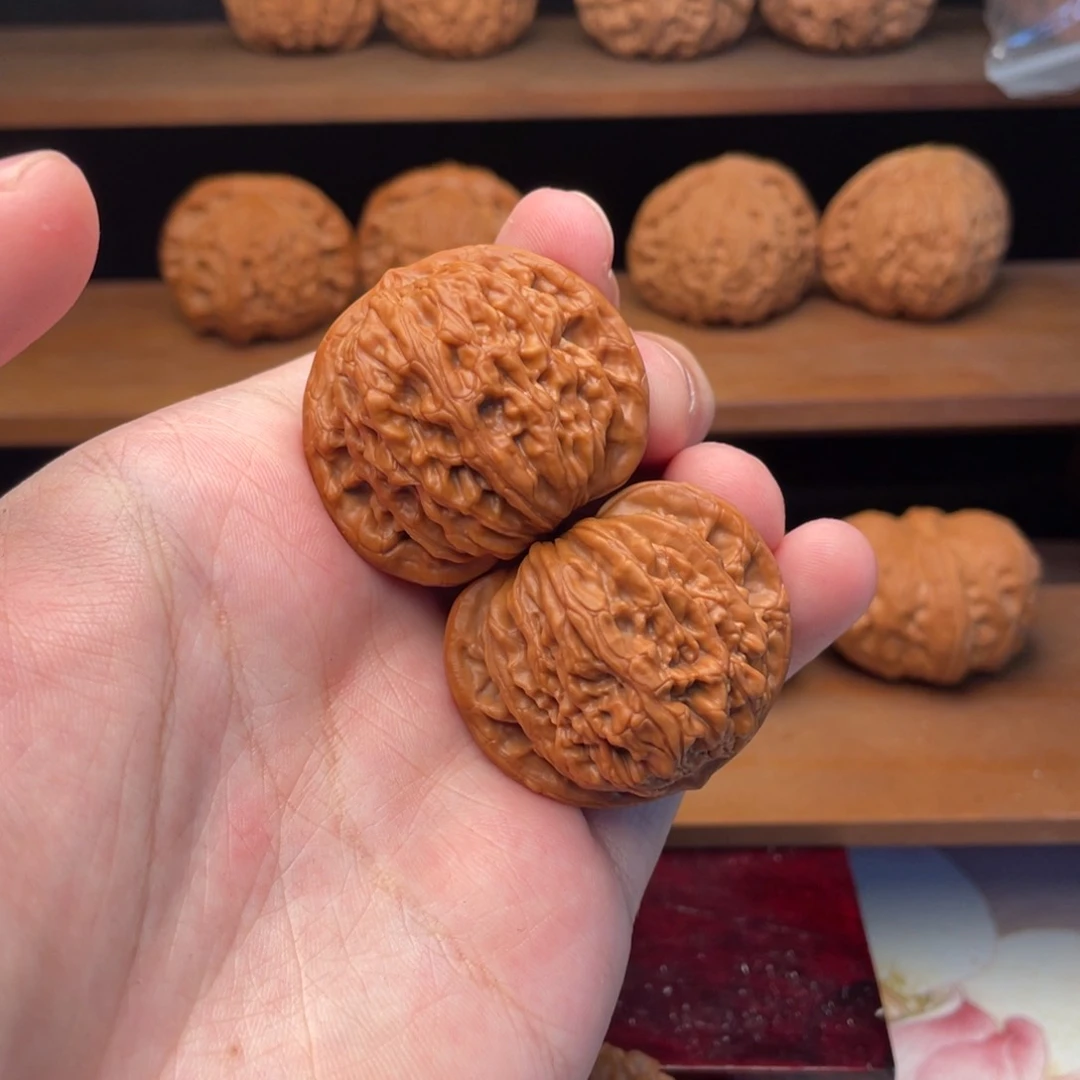 文玩核桃把件39.8山地红皮四座楼