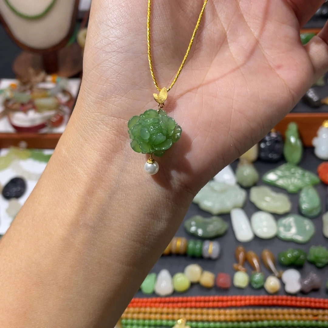 慢***慢和田玉18K金镶嵌颈饰