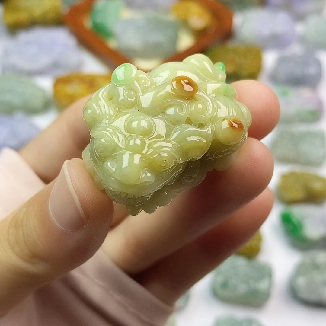 颈饰未镶嵌翡翠貔貅