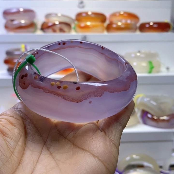 玛瑙/玉髓手镯未镶嵌B****?有天然花纹
