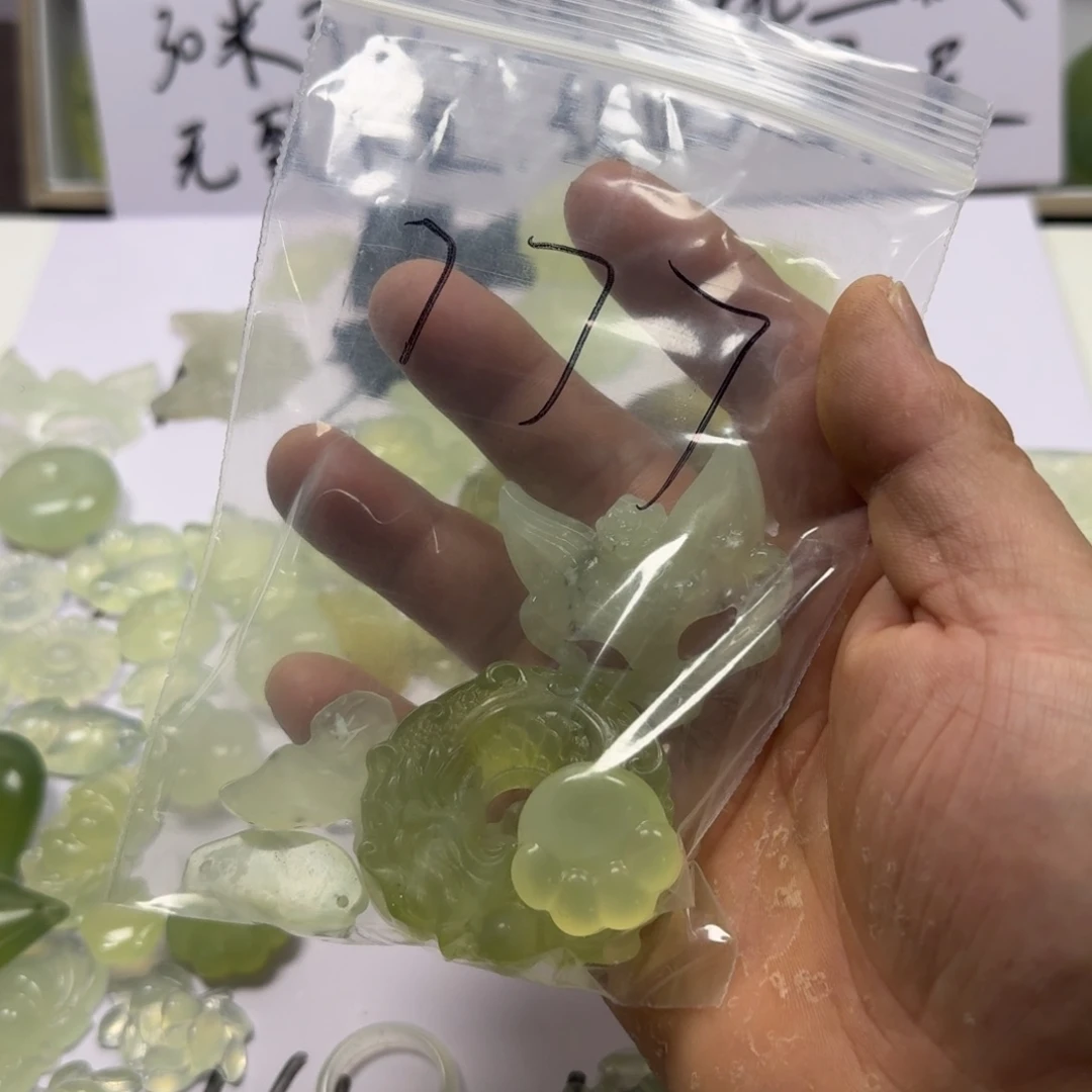 清***月岫玉未镶嵌玫瑰花