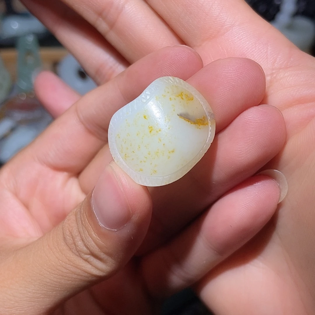 玉***）颈饰未镶嵌和田玉