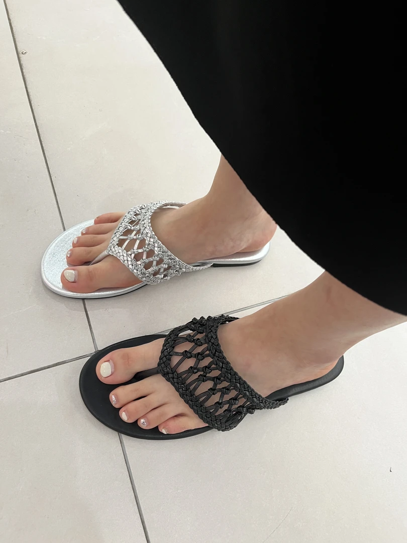 HALUNGLE/海伦格丽  2362   时尚极简百搭镂空人字拖