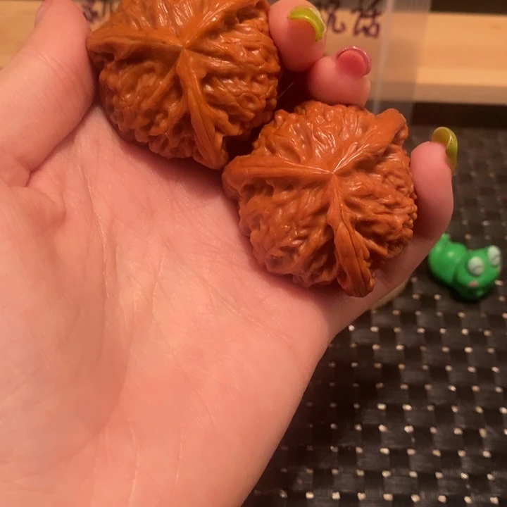 文玩核桃把件一*，核桃。宫灯。41.42