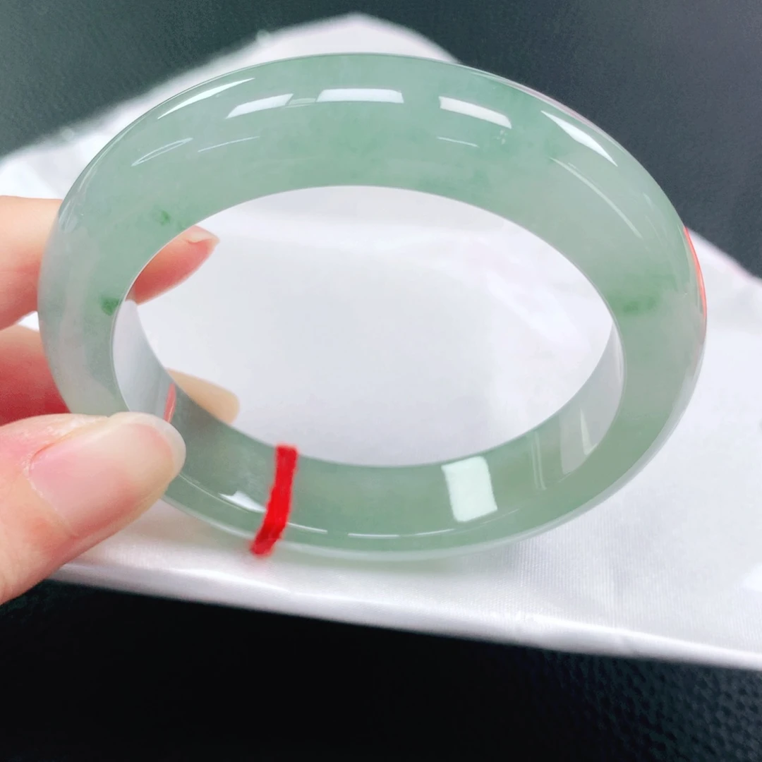 翡翠手镯未镶嵌52圈