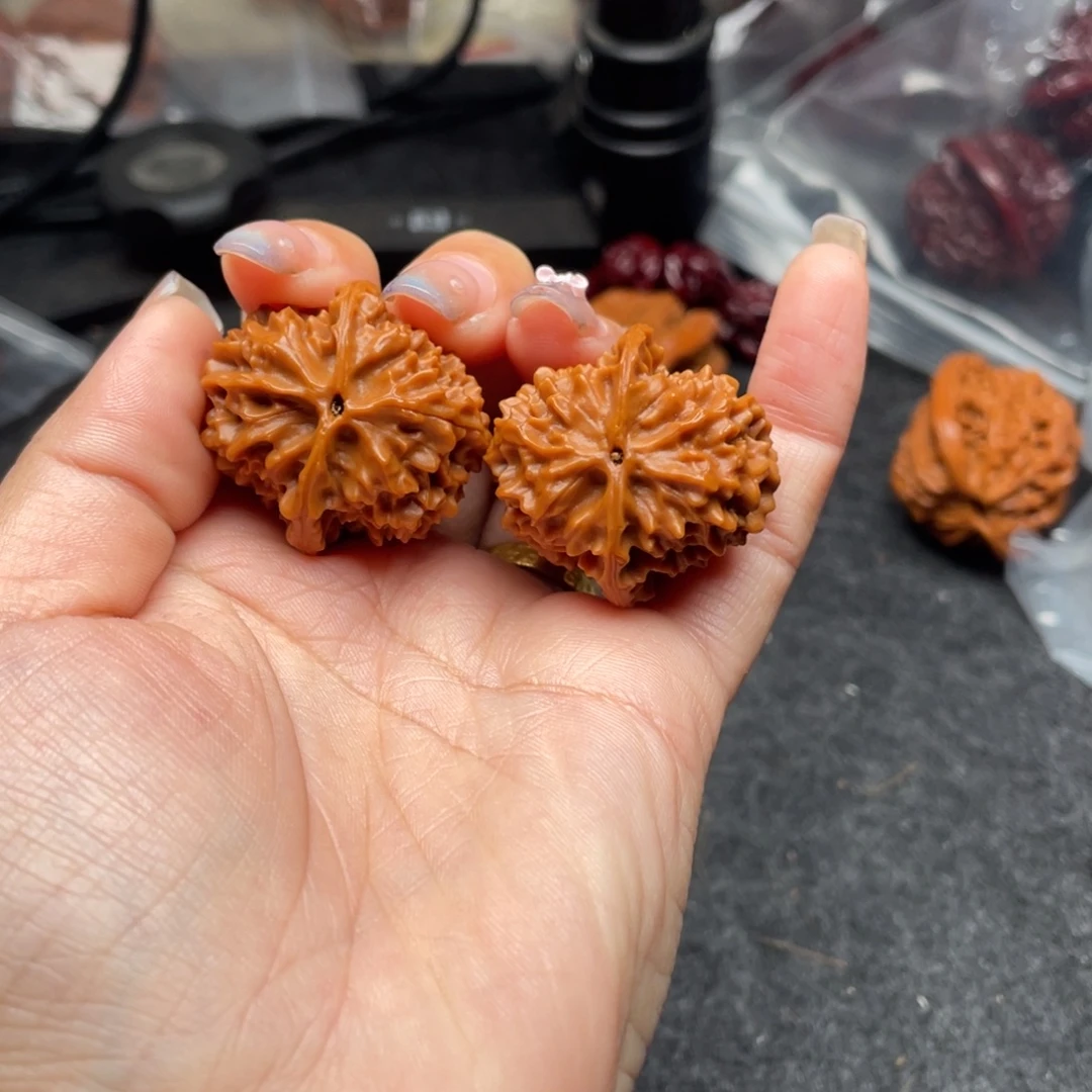 Ψ***Ψ文玩核桃吊坠珊瑚塔