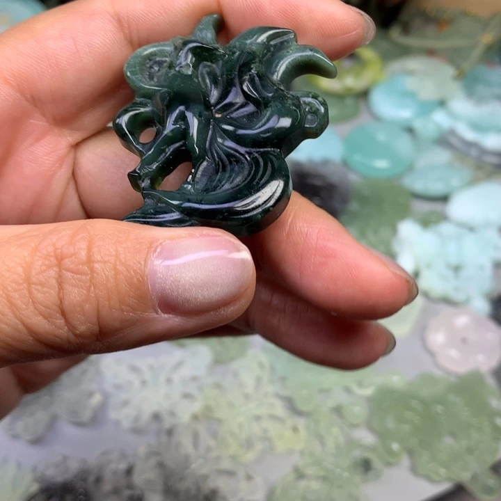 蛇纹石玉合金颈饰