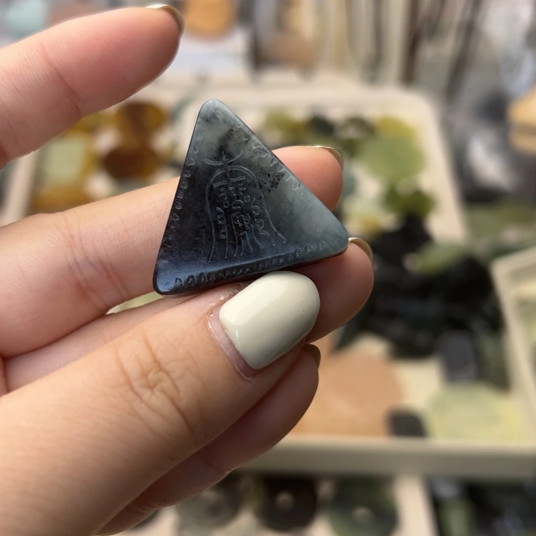 蛇纹石玉颈饰合金