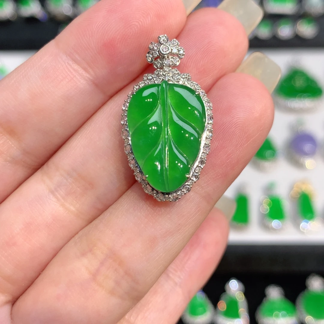 翡翠18K金镶嵌颈饰