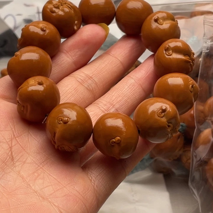 橄榄核手串雕刻艺术