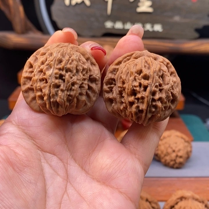 文玩核桃把件38.5山地楼