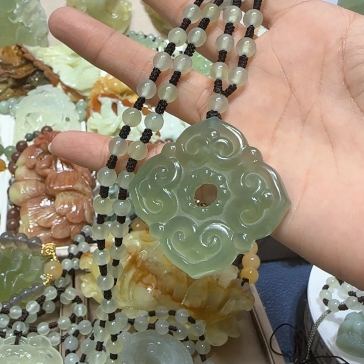 蛇纹石玉吊坠未镶嵌