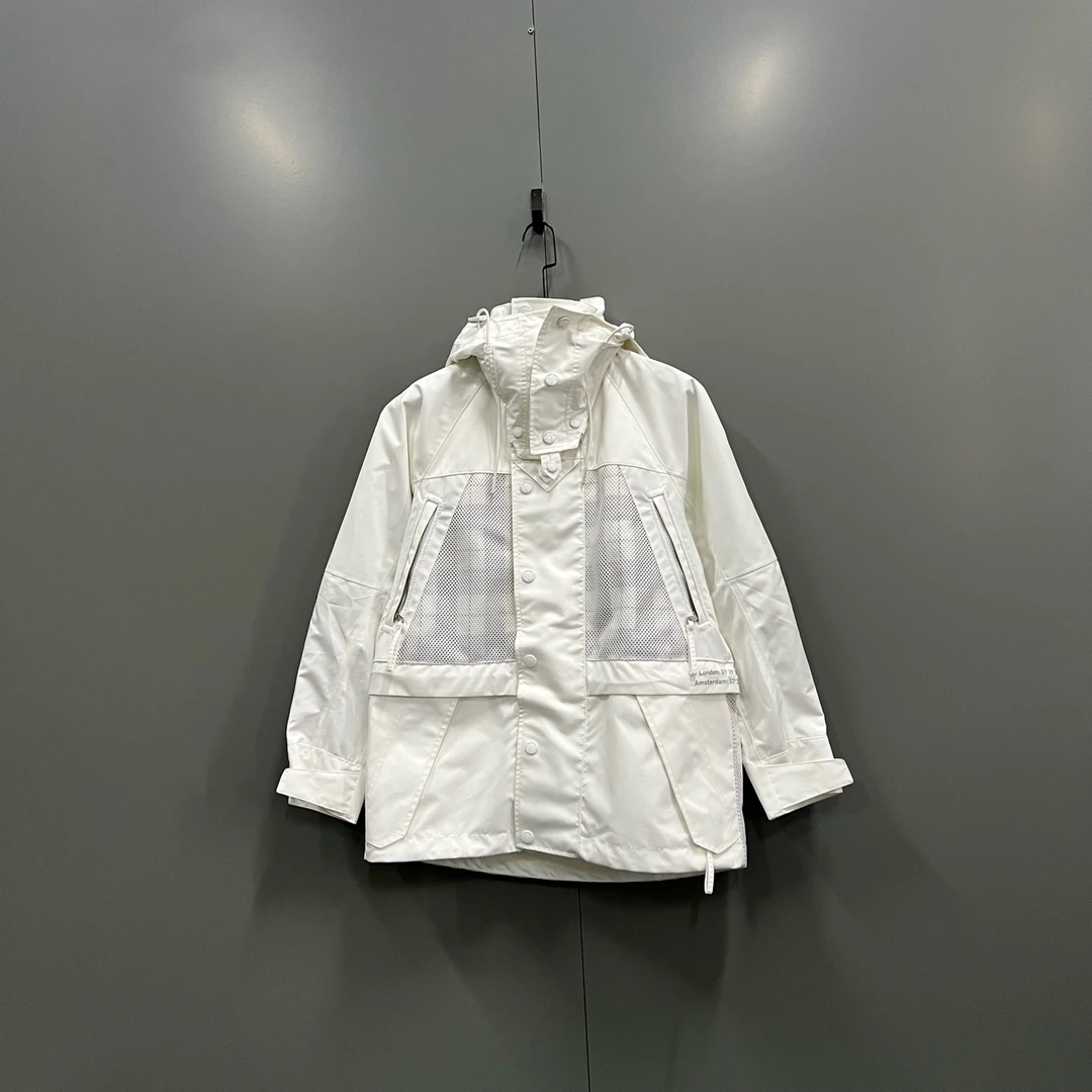 99新 BURBERRY/博柏利 tt8 白色拼接格纹连帽冲锋衣 XS码 018100