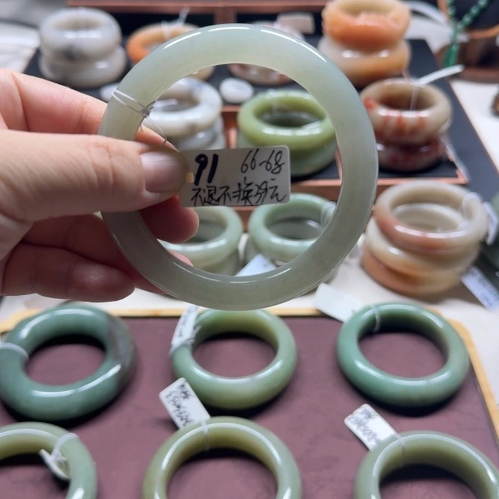 石英质玉未镶嵌手镯