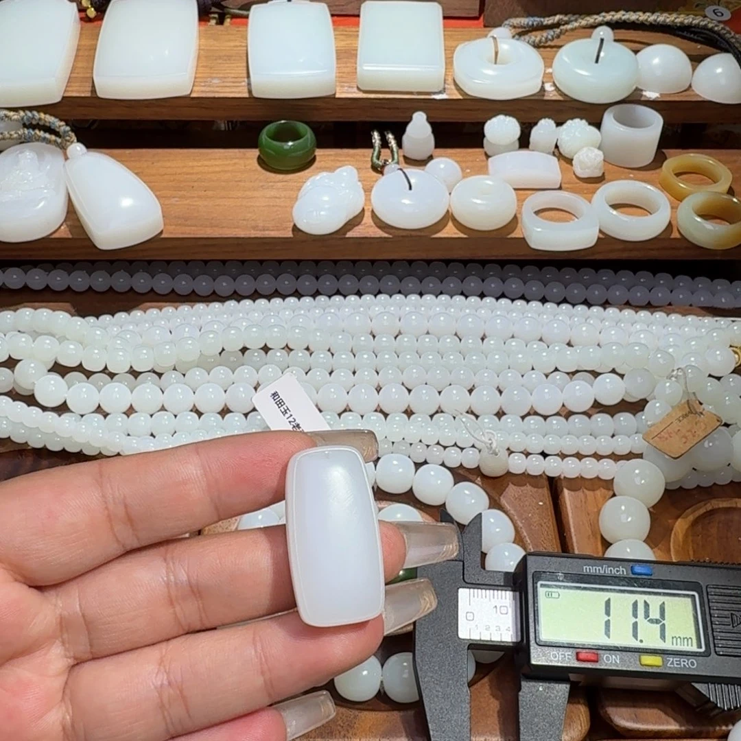 旺***s和田玉未镶嵌颈饰