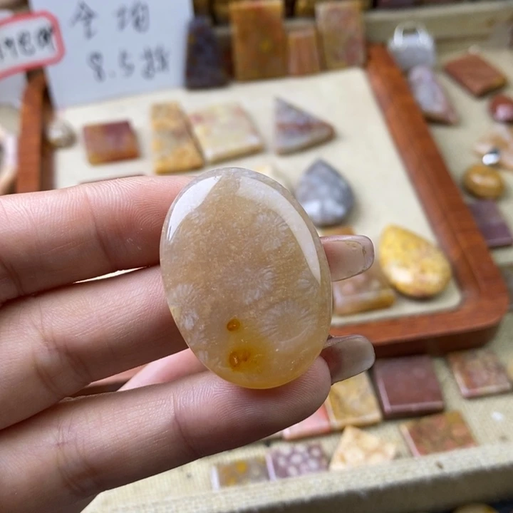 石英岩玉合金颈饰