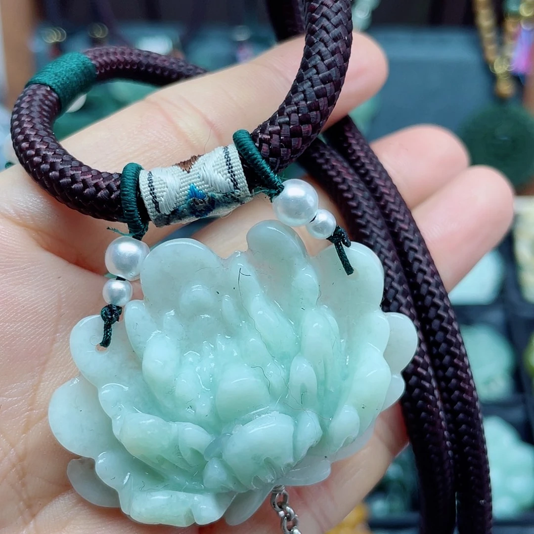 蛇纹石玉未镶嵌颈饰