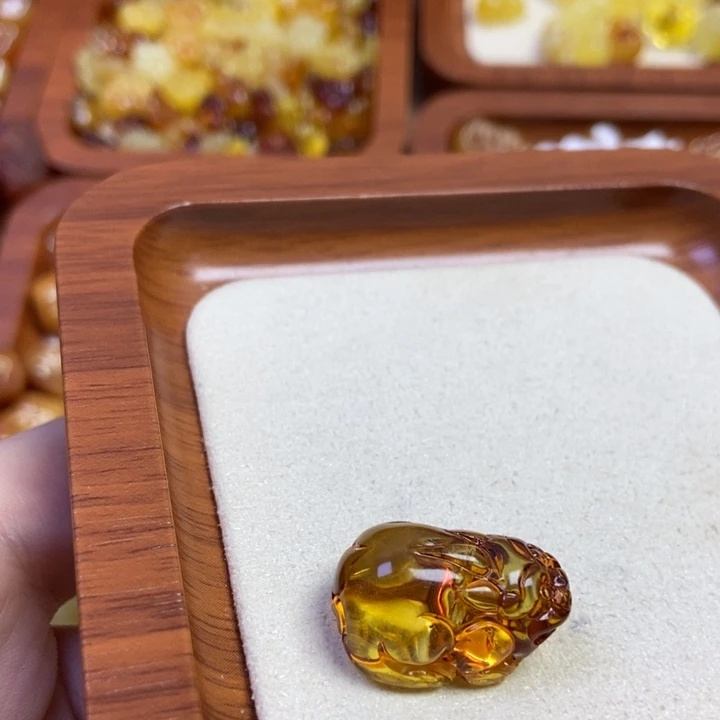 琥珀未镶嵌珠宝奇石花珀貔貅