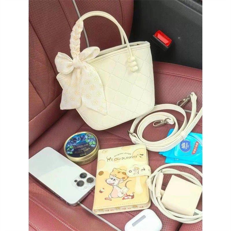 韩系少女感蝴蝶结水桶包2025新款小众设计时尚通勤百搭单肩斜挎包