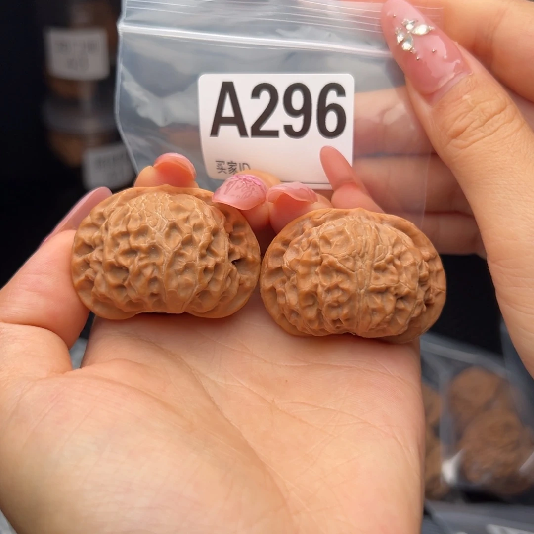 路***丑文玩核桃吊坠宫灯