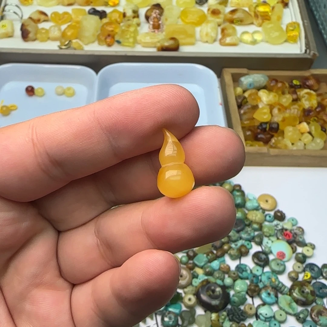 琥珀未镶嵌裸石0.87克