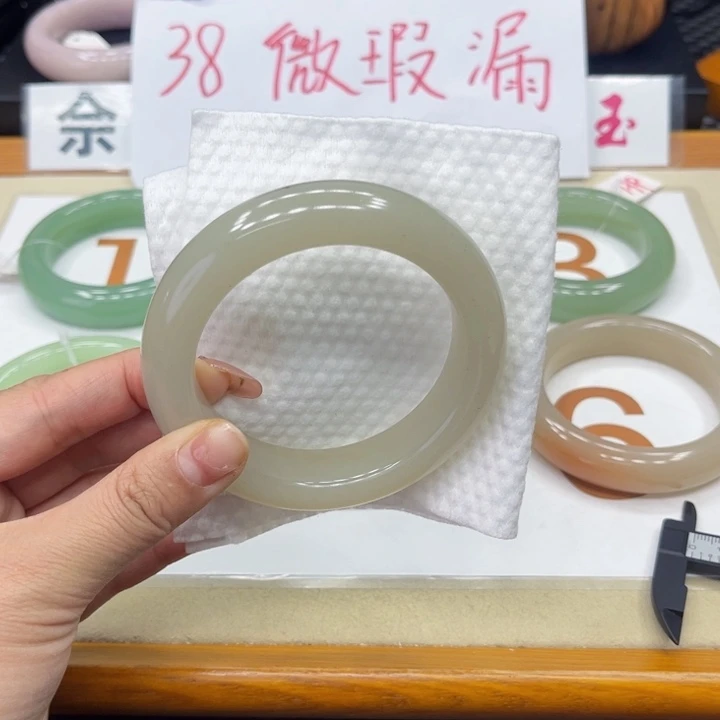 未镶嵌手镯石英质玉战*糖