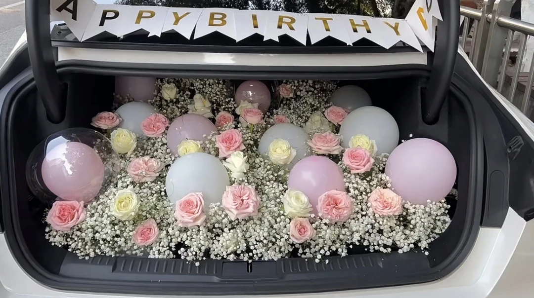 后备箱惊喜粉白色系鲜花气球布置邻水定制浪漫求婚预约2小时