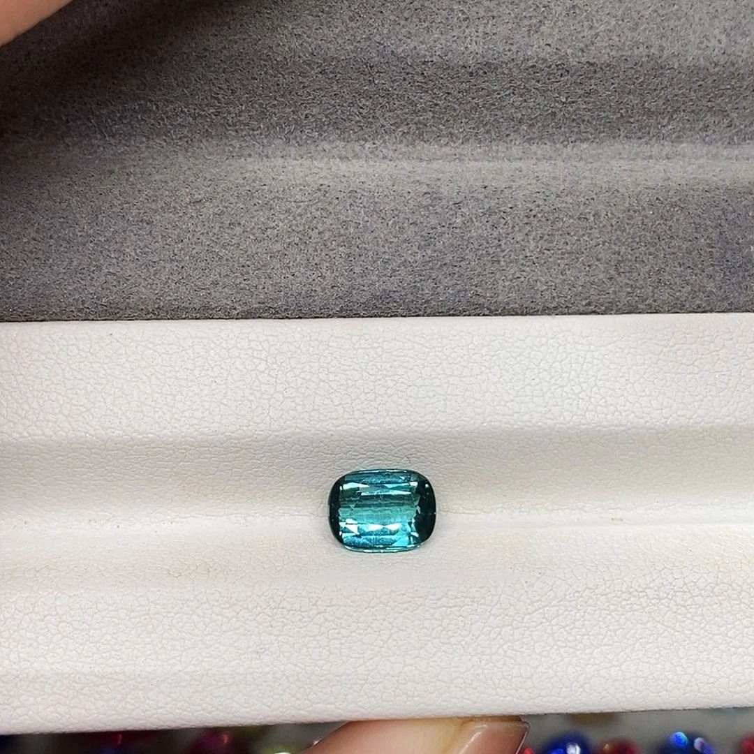 未镶嵌碧玺裸石1.81克拉天然蒂芙尼蓝碧玺