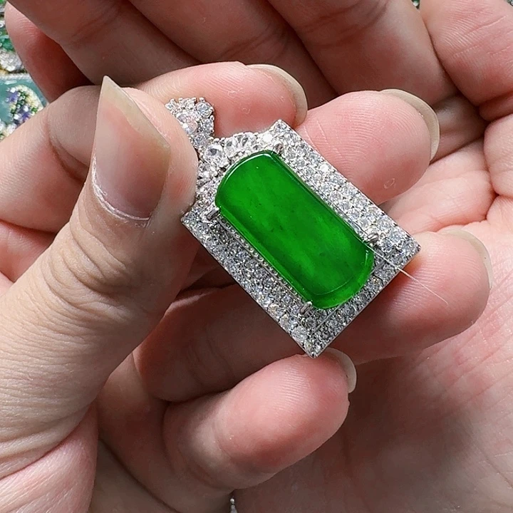 翡翠颈饰未镶嵌天然A货翡翠放漏