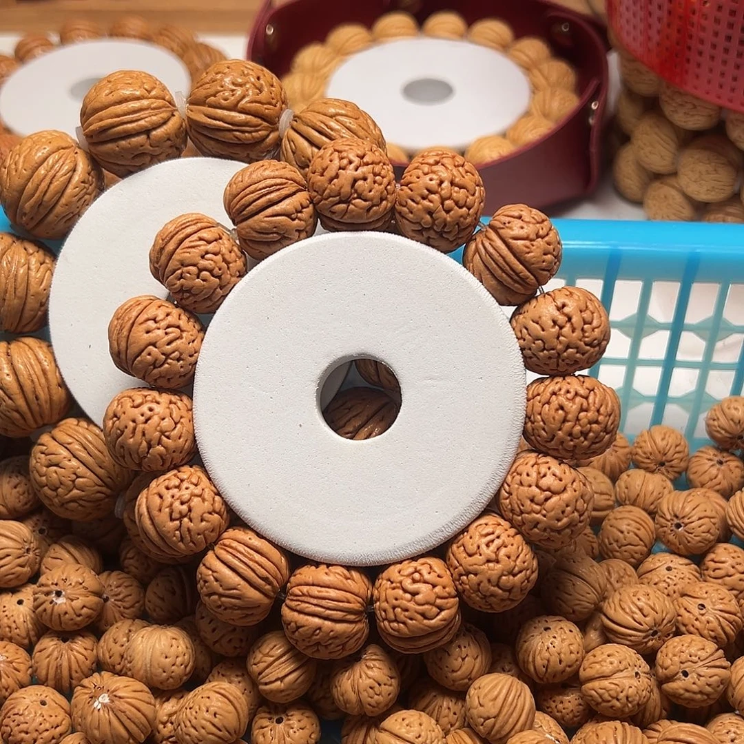 摄***谭桃核吊坠苹果园20