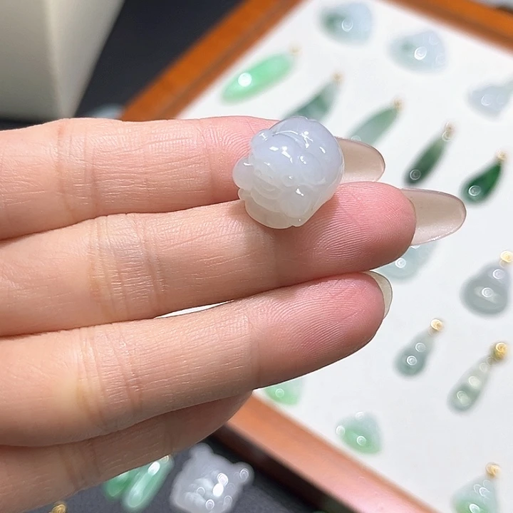 翡翠未镶嵌颈饰小猪猪