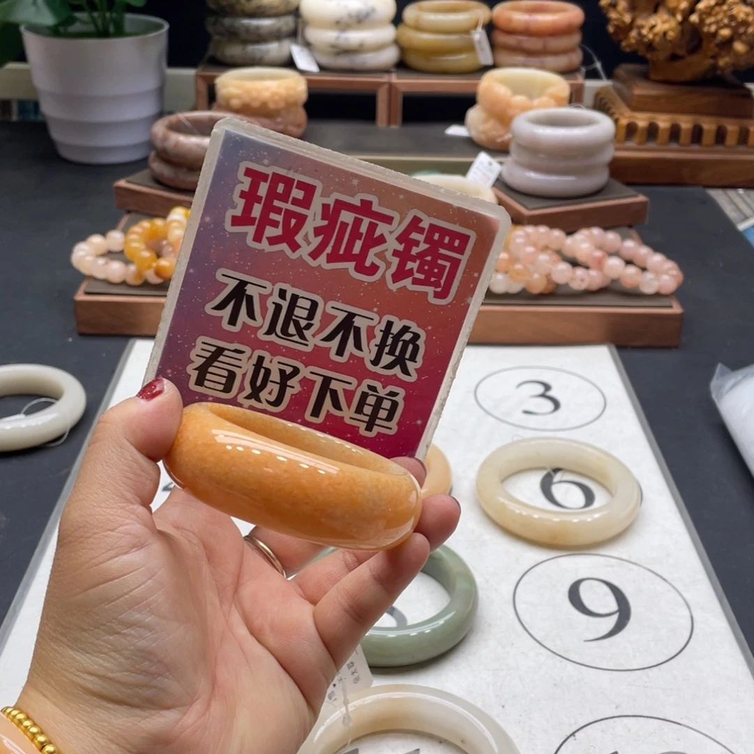 儒***）石英岩玉未镶嵌手镯