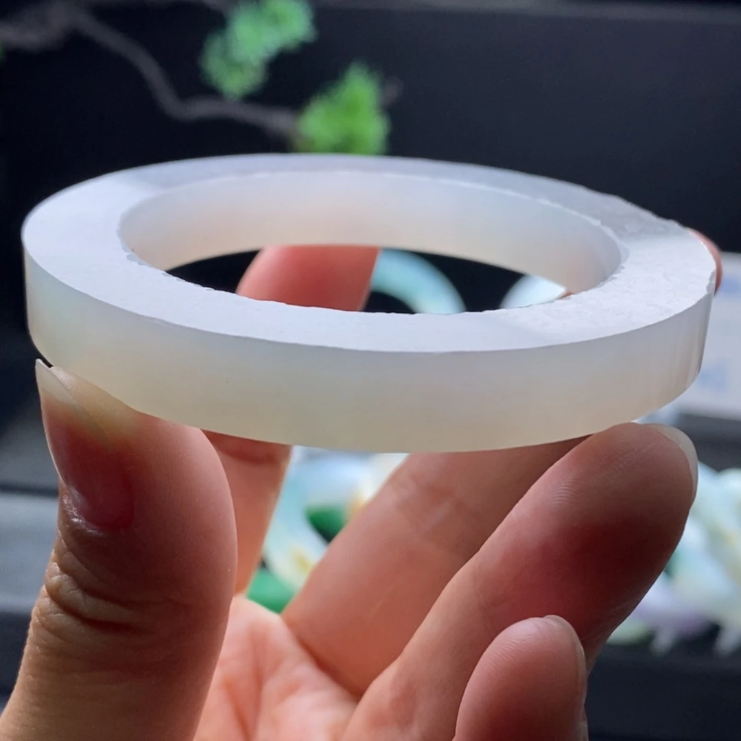 定制翡翠未镶嵌翡翠手镯