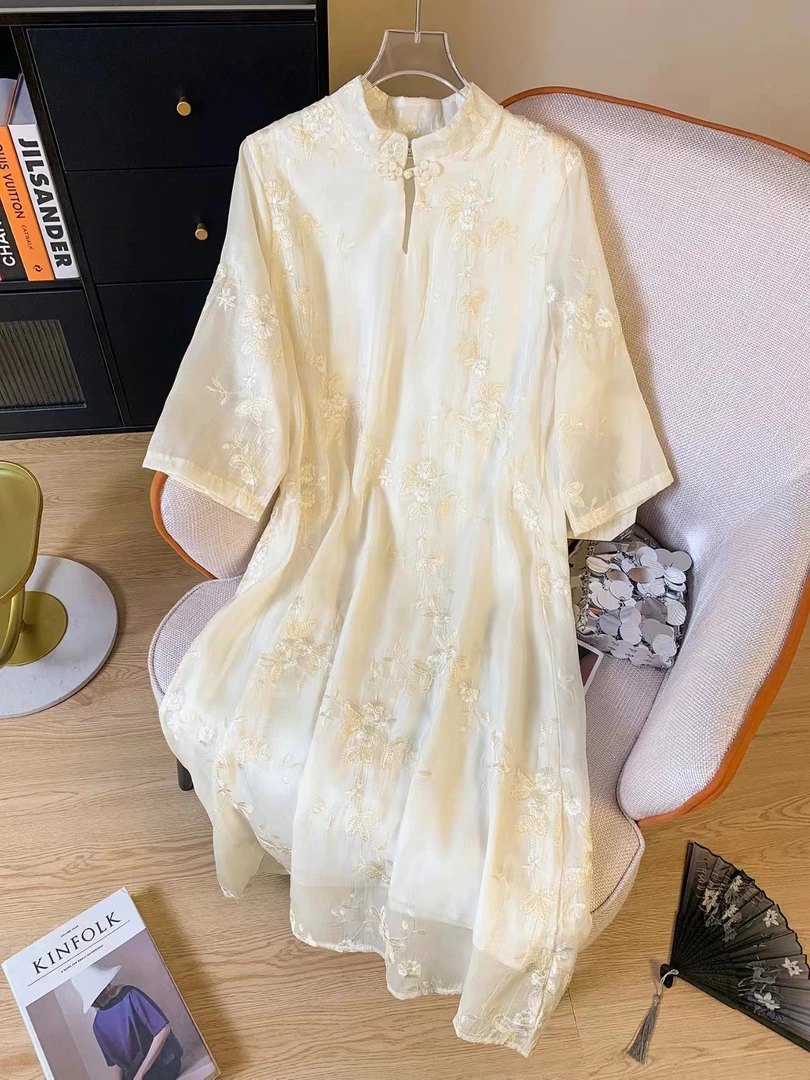 国风文艺夏季2025新款刺绣宽松立领中式绣花连衣裙