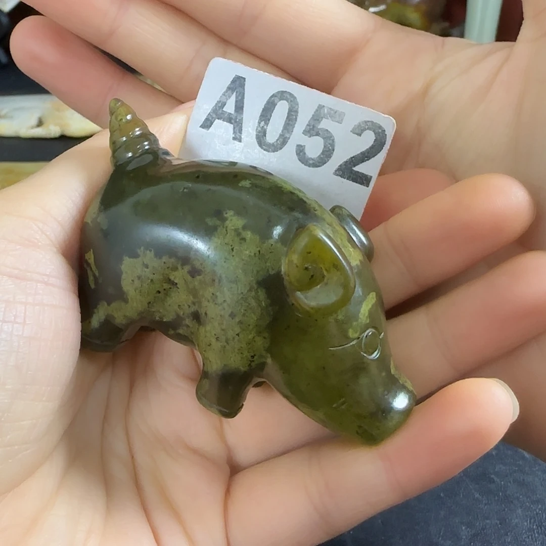 透闪石质玉未镶嵌挂件