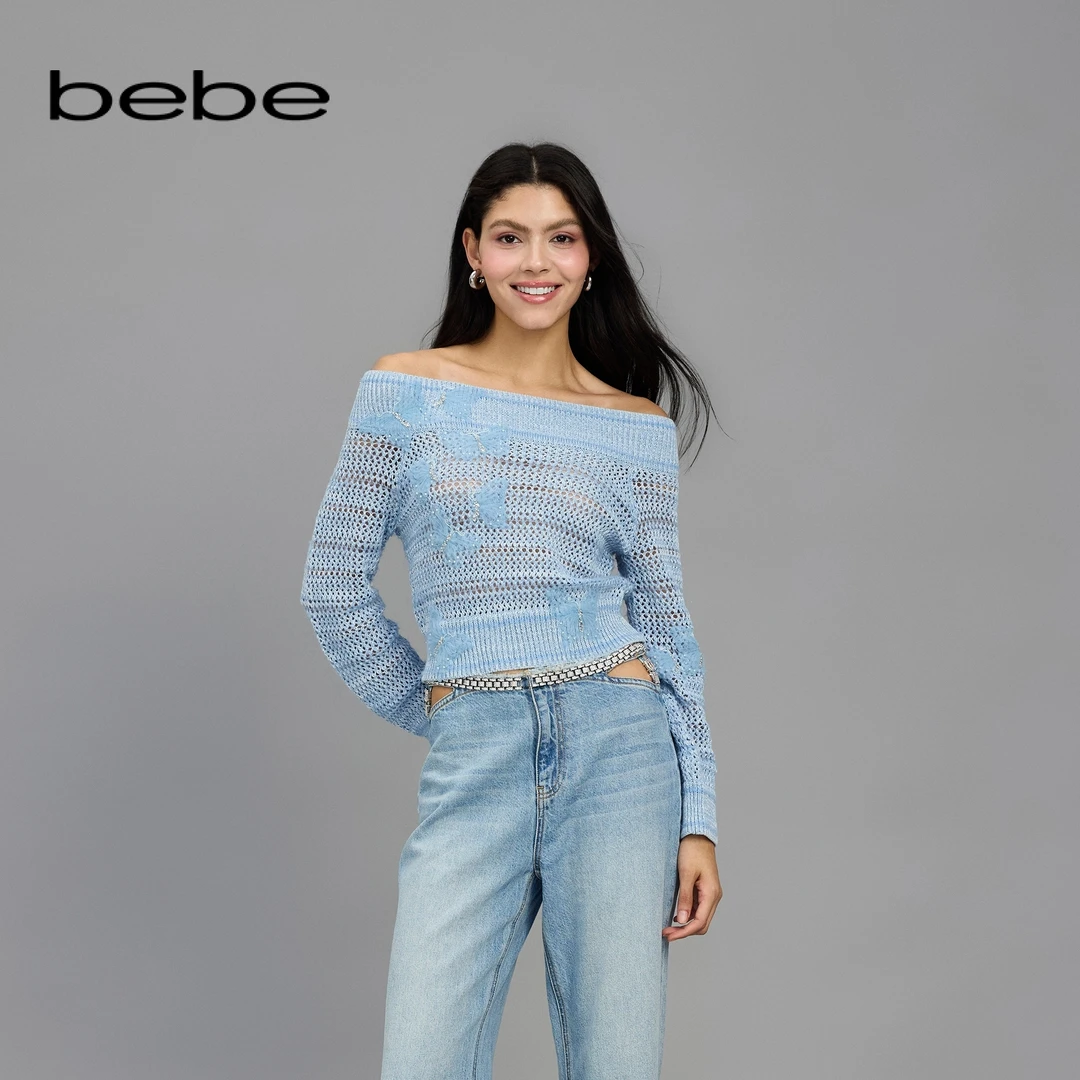 bebe2025春季新款女士盘绳绣花蝴蝶一字露肩肌理感针织上衣130510