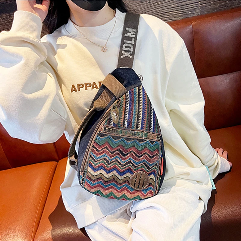 新款2025时尚刺绣民族风牛仔布胸包斜挎包女包高级感单肩包腰包潮
